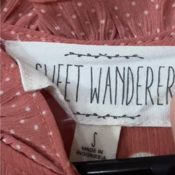 Sweet Wanderer pink polka dot shirt women’s size small - Picture 3 of 3